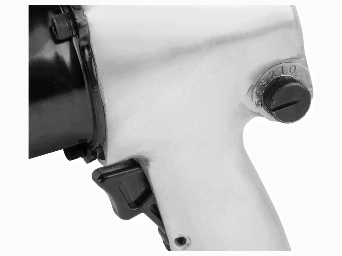 Пневмогайковерт ударный 1/2" DGM DTW-7012 (742 Нм) с ударными головками 17,19,21-1