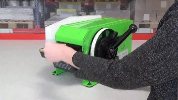 Manual gummed tape dispenser for gummed paper tapes