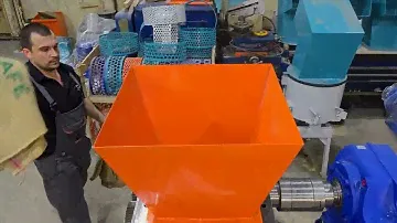 Измельчитель мешков | Переработка джутовых мешков на шредере ИШМ-220-400 | Шредер для мешков.